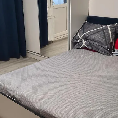 דירה Ghivici קריובה